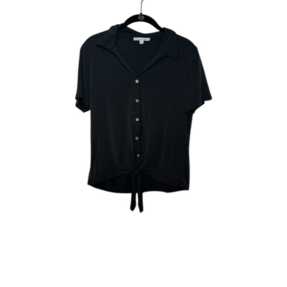 Green Envelope Tops - Green Envelope Woman’s Button Down Short Sleeve Blouse in Black Size Small